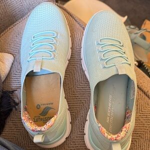 Skechers Women's Aqua Sneakers